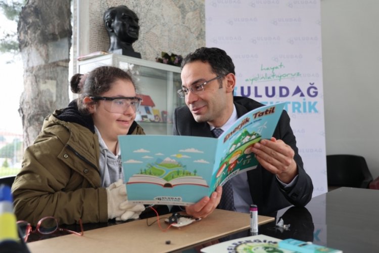 Uludağ Elektrik, otizmli &ouml;ğrencilerle at&ouml;lye etkinliği ger&ccedil;ekleştirdi