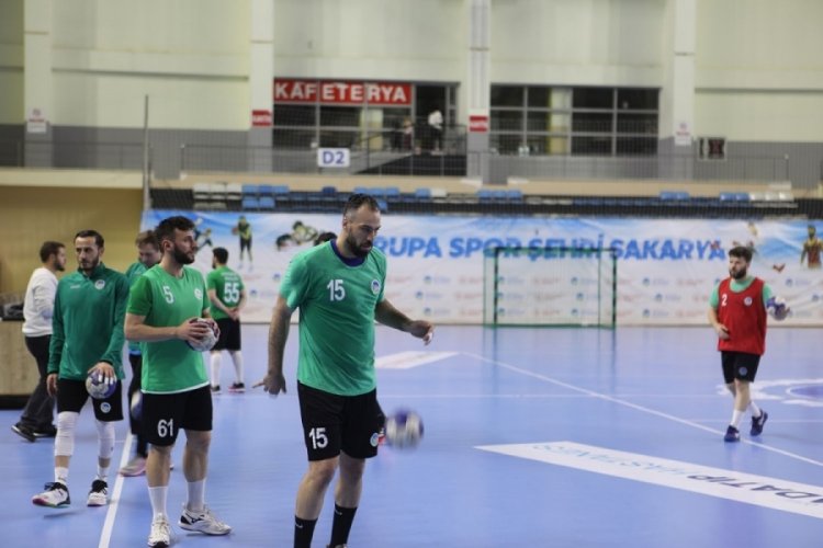 Sakarya B&uuml;y&uuml;kşehir hentbol takımı şampiyon olmak istiyor