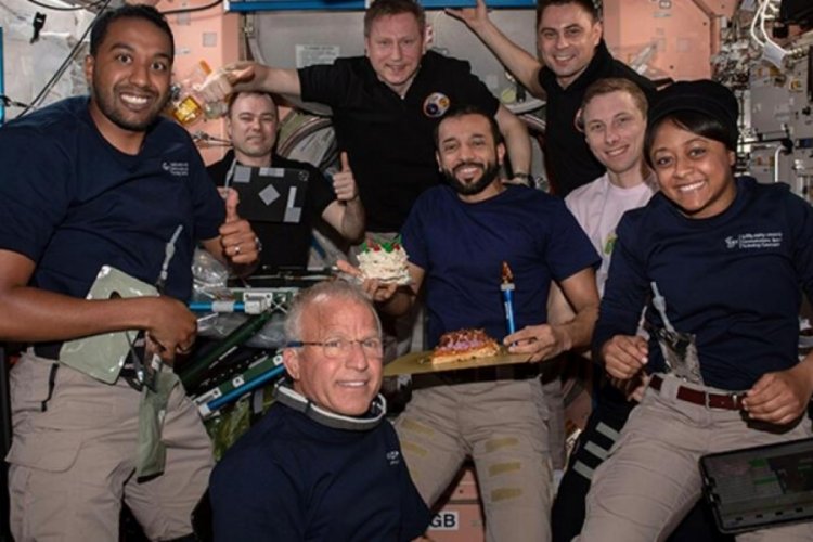 BAE'li astronot uzayda doğum g&uuml;n&uuml; kutladı