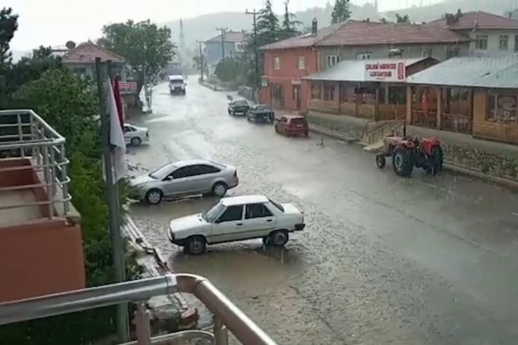 Kırıkkale'de dolu ve sağanak hayatı fel&ccedil; etti