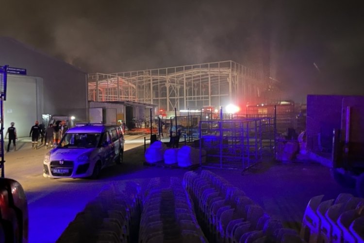 Sakarya'da fabrika yangını! M&uuml;dahale s&uuml;r&uuml;yor