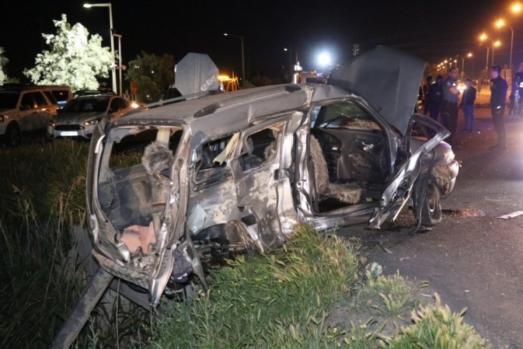 Aksaray'da hafif ticari ara&ccedil;la minib&uuml;s &ccedil;arpıştı! 5 yaralı