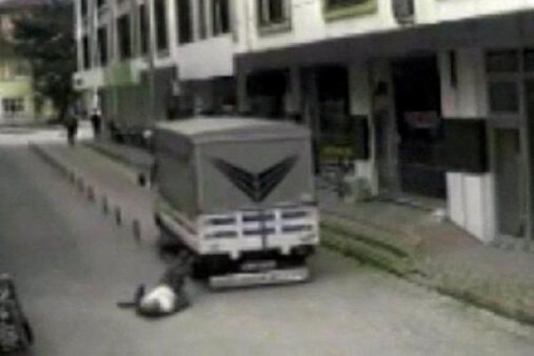 Sakarya'da kamyonetin &ccedil;arptığı emekli &ouml;ğretmen ağır yaralandı!