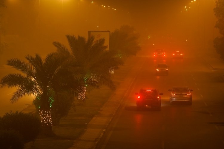 Irak'ta kum fırtınası hayatı olumsuz etkiledi