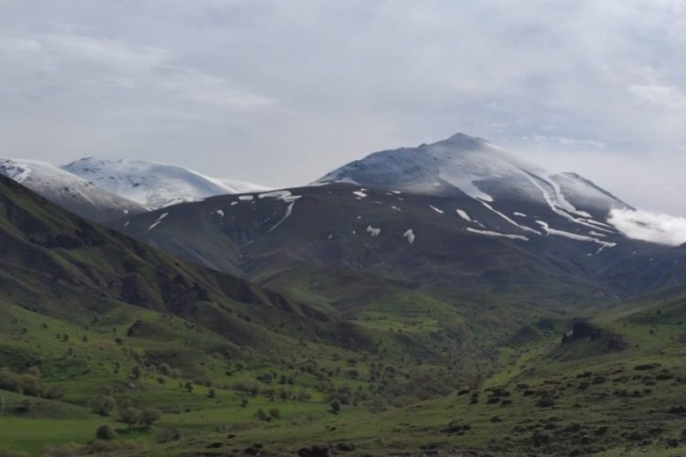 Tunceli'de Bağır Paşa Dağı'na kar yağdı