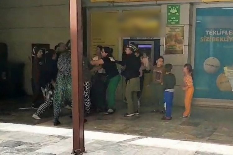 Denizli'de ATM'de sıra beklerken kavgaya tutuştular