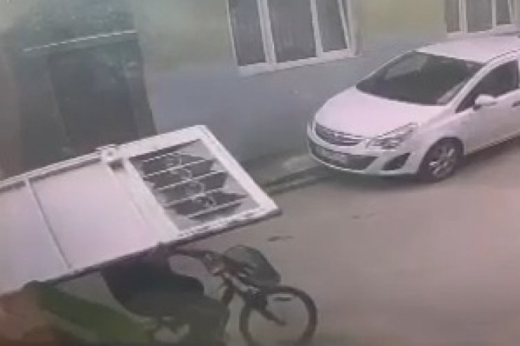 Bursa'da hırsızlar bu sefer de evin depo kısmında bulunan kapıyı &ccedil;aldı