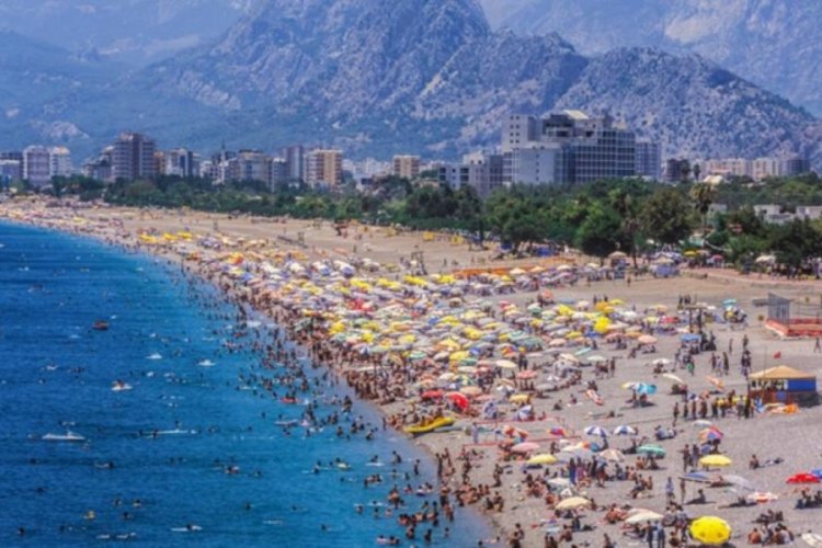 T&uuml;rkiye'ye Nisan ayında 3,3 milyon turist geldi