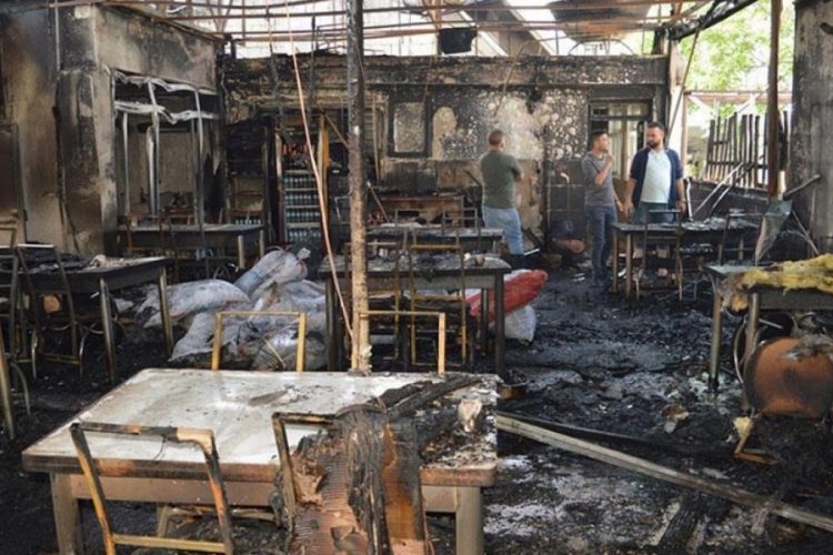 Siirt'te aynı anda 3 d&uuml;kkanda yangın &ccedil;ıktı: Kullanılamaz hale geldiler