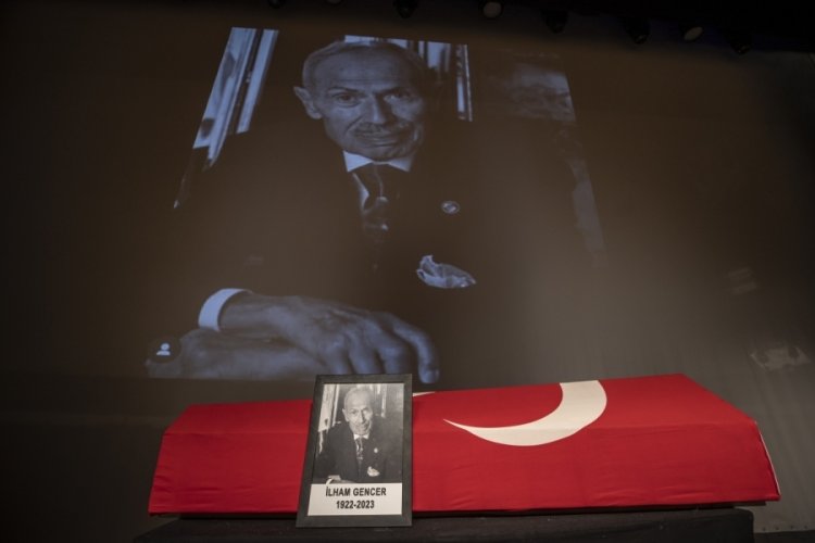 Sanat&ccedil;ı İlham Gencer i&ccedil;in t&ouml;ren d&uuml;zenlendi