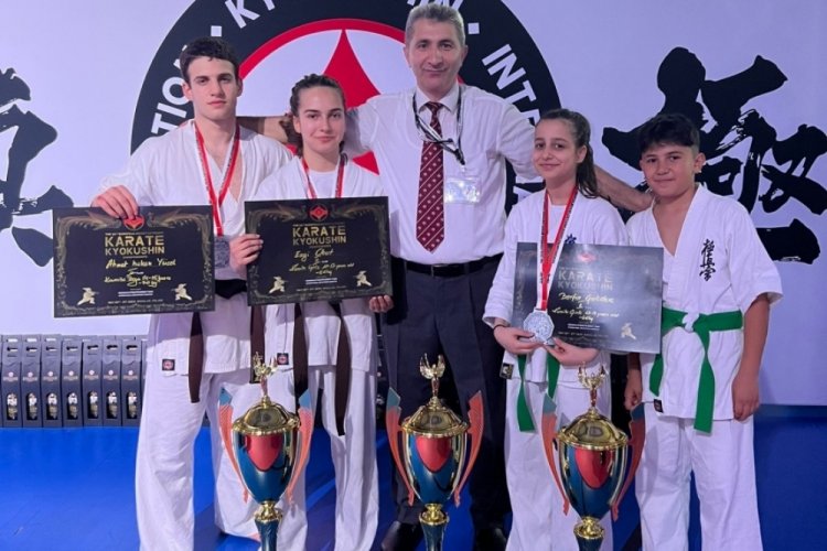 Bursa'da yıldırımlı sporcular tarih yazdı
