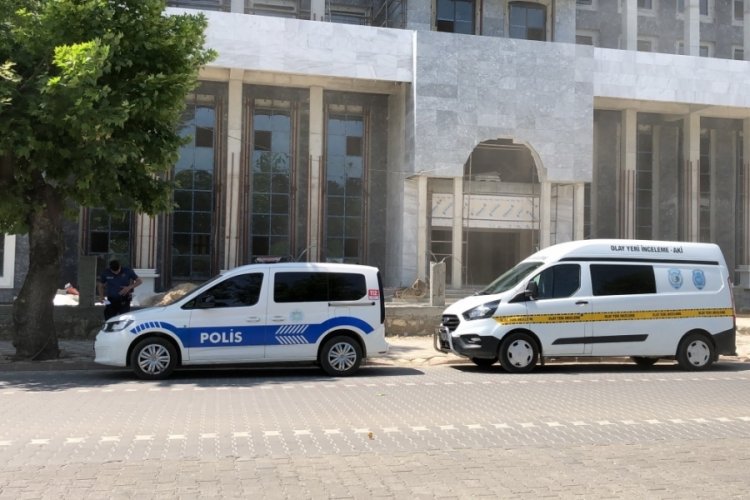Balıkesir'de inşaattan d&uuml;şen iş&ccedil;i hastaneye kaldırıldı