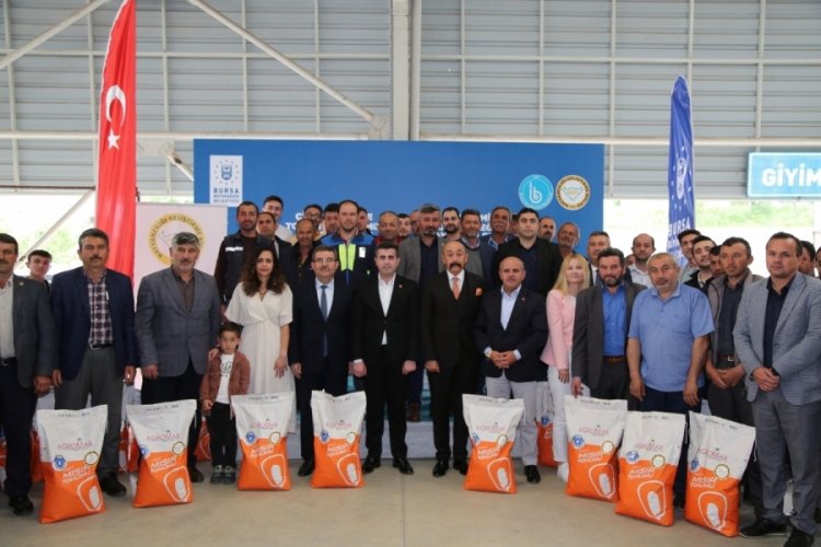Bursa'da B&uuml;y&uuml;korhanlı &ccedil;ift&ccedil;iye silajlık mısır tohumu