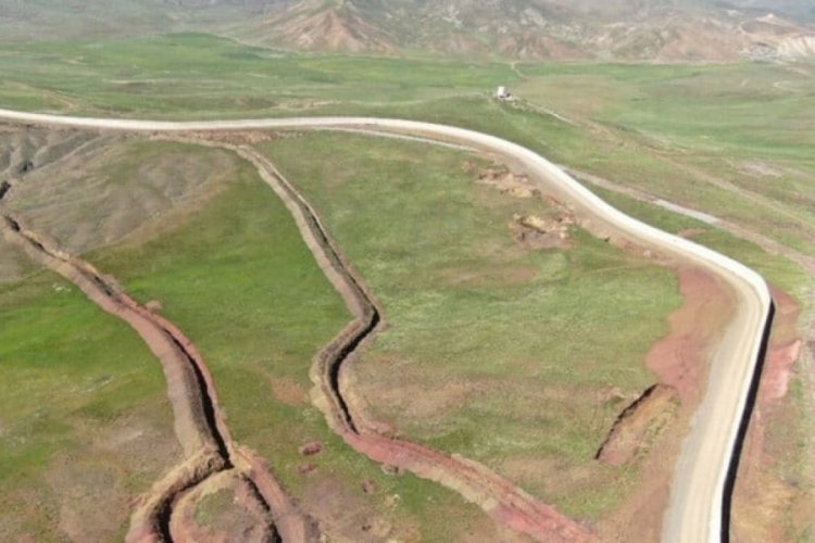 T&uuml;rkiye-İran sınırına 96 kilometrelik duvar &ouml;r&uuml;ld&uuml;!