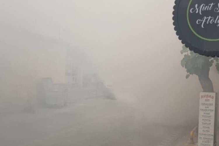 Balıkesir Edremit'te caddeyi dumana boğan minib&uuml;s panik yarattı