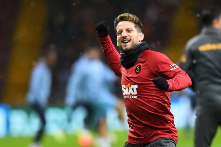 Dries Mertens Galatasaray'da kaldı