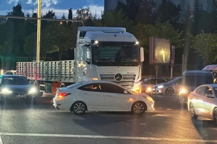 Elazığ'da tır ile otomobil &ccedil;arpıştı:1 yaralı