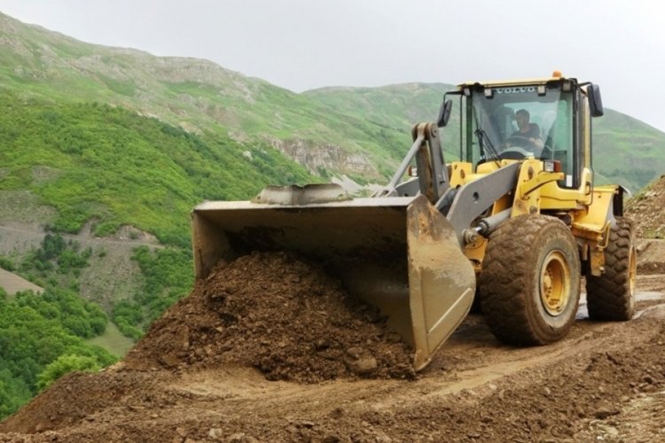 Bitlis'te 15 k&ouml;y yolu ve i&ccedil;me suyu hatları zarar g&ouml;rd&uuml;
