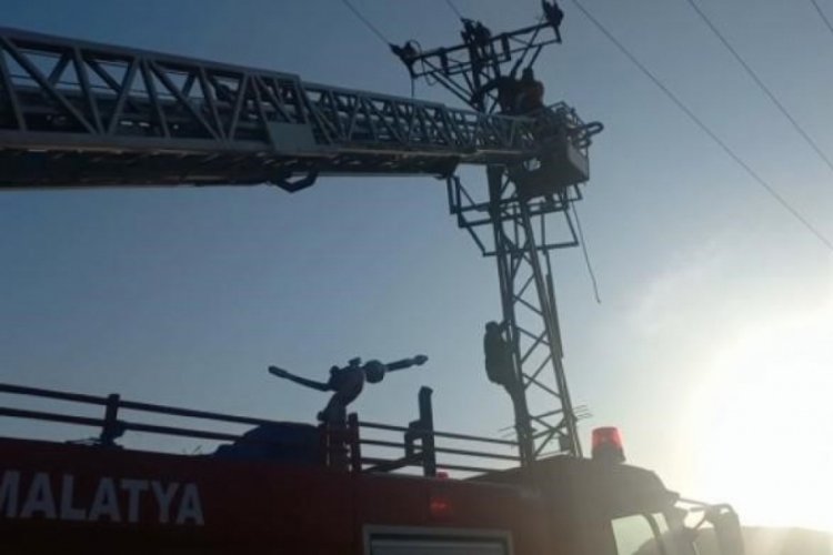 Malatya'da y&uuml;ksek gerilim hattında akıma kapılarak yaralandı