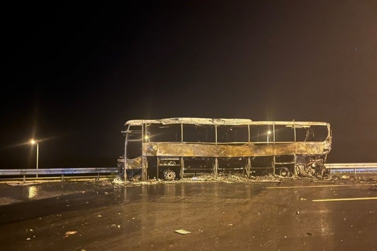 Ankara'da tırın &ccedil;arptığı otob&uuml;s alev aldı: 5 yaralı