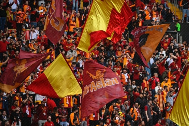 Galatasaray'da 20 futbolcuyu ilk şampiyonluk heyecanı sardı