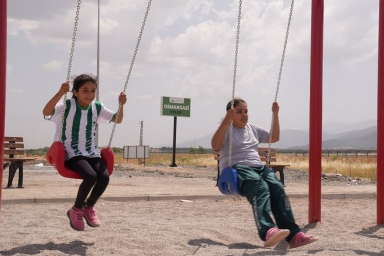 Gaziantep İslahiye'deki Osmangazi Evleri'nde y&uuml;zler g&uuml;l&uuml;yor