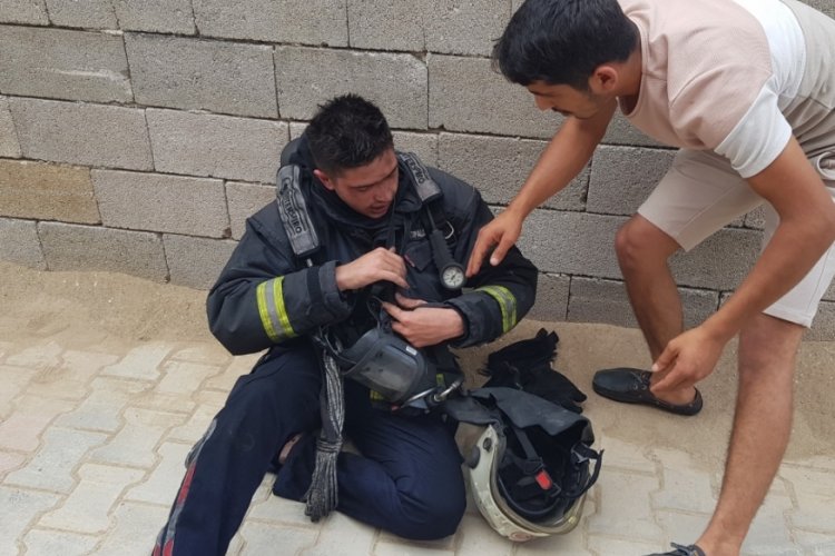 Antalya'da yangında binada mahsur kalıp bayılan gen&ccedil; kızı itfaiye kurtardı