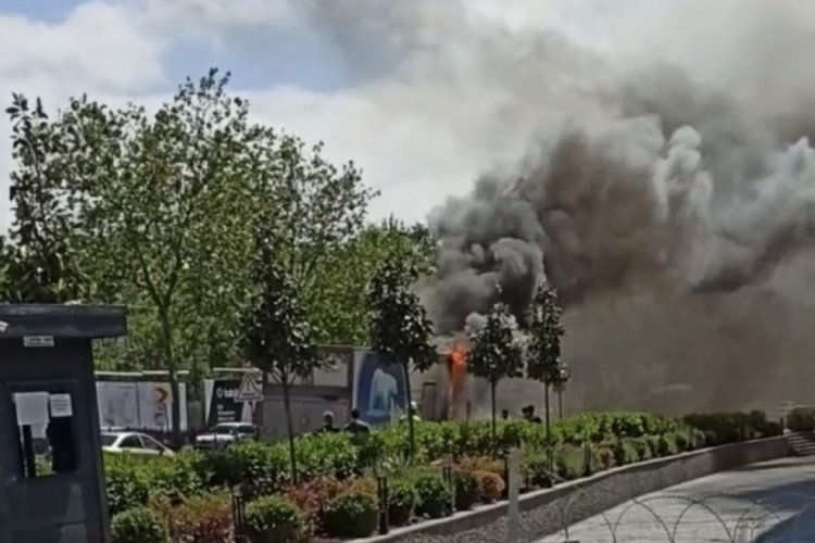 İstanbul Maslak'ta kamyon alev alev yandı
