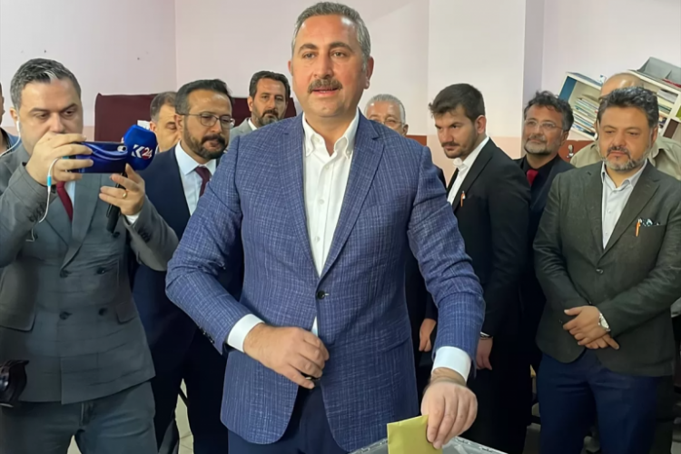 Abdulhamit G&uuml;l, Gaziantep'te oyunu kullandı