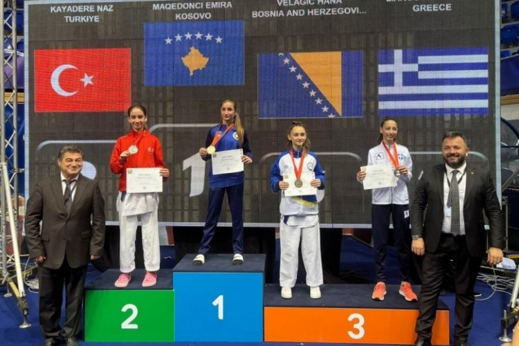 Naz Kayadere Karate şampiyonasında g&uuml;m&uuml;ş madalya kazandı