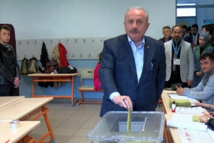 Mustafa Şentop, &Uuml;sk&uuml;dar'da oyunu kullandı