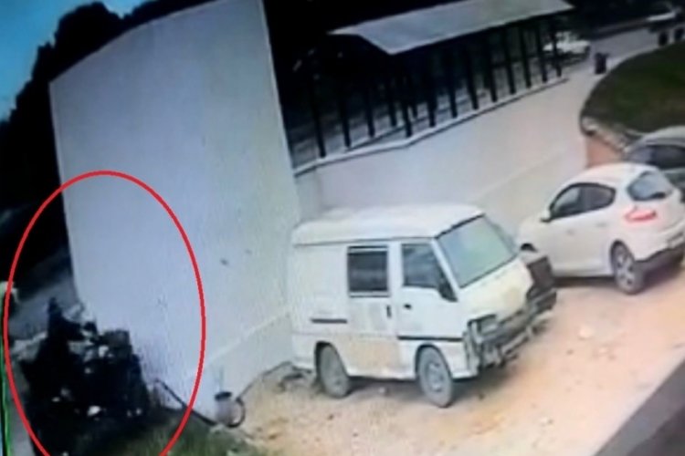 Bursa'da baba oğulu ayıran kaza kamerada