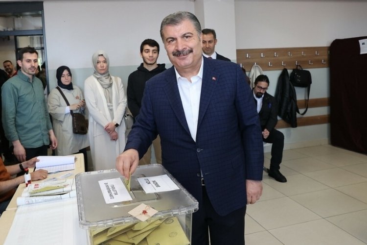 Sağlık Bakanı Koca, oyunu &Uuml;sk&uuml;dar'da kullandı