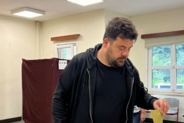Eser Yenenler ve Derya Uluğ sandık başına gitti