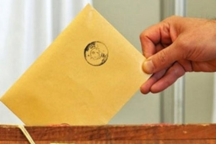 Ağabeyinin yerine oy kullanmak isterken yakalandı