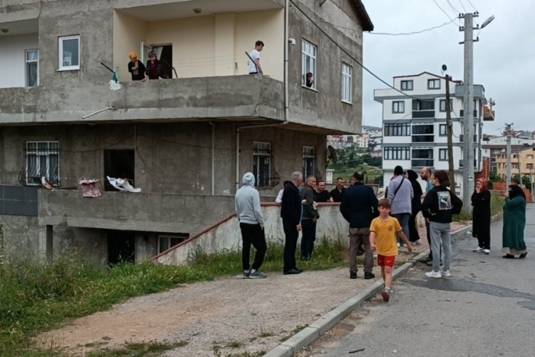 Oy kullanmak i&ccedil;in evde tek bırakılan &ccedil;ocuk yangın &ccedil;ıkardı
