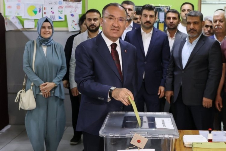 Bakan Bozdağ'ın oy kullandığı sandıktan Erdoğan &ccedil;ıktı