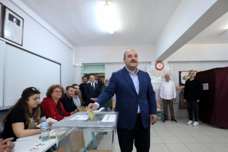 Bakan Varank'ın oy kullandığı sandıktan Kılı&ccedil;daroğlu &ccedil;ıktı