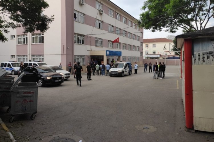 Bursa'da oy sayımı sırasında tartışma &ccedil;ıktı