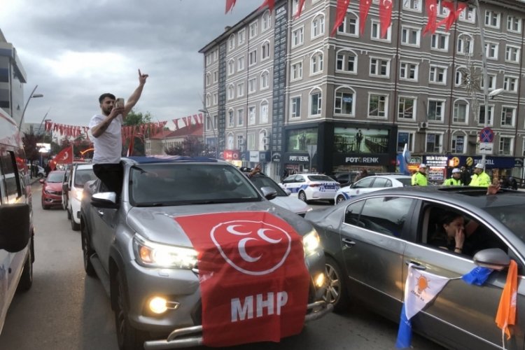 Erzurum'da Erdoğan'a destek veren vatandaşlar kutlama yaptı