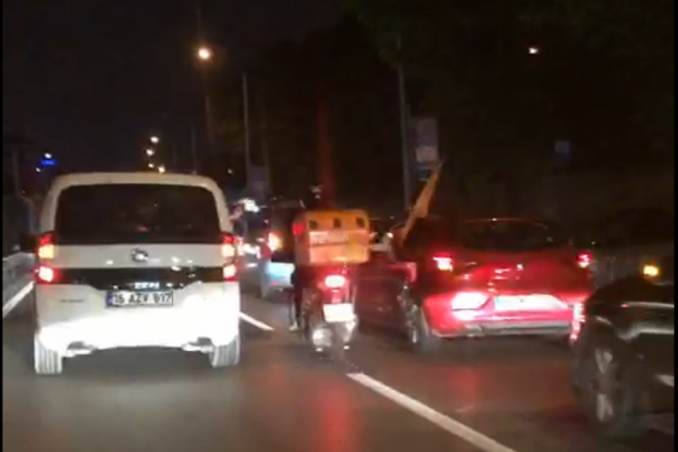 Bursa'da Erdoğan kutlamaları trafiği durma noktasına getirdi!