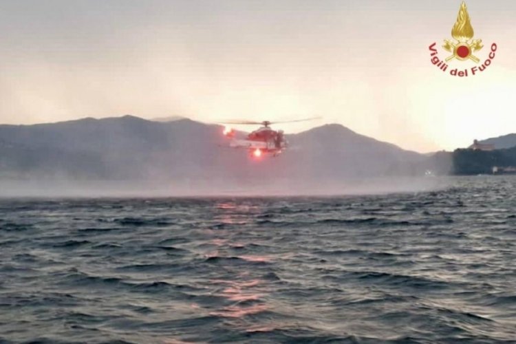 İtalya'da turist teknesi battı: 4 &ouml;l&uuml;