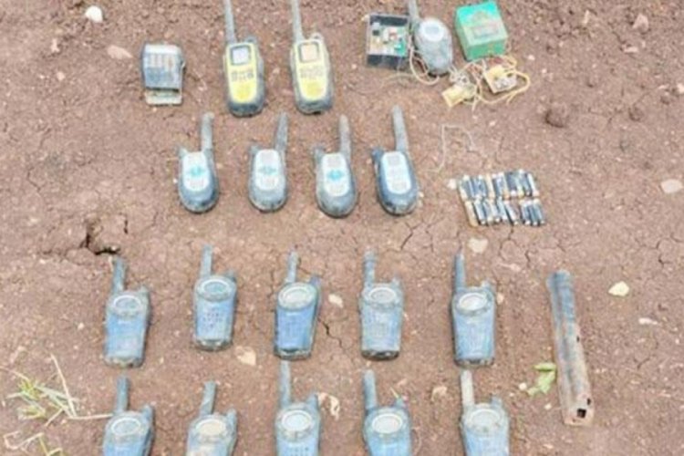 Siirt'te sığınakta PKK'nın 18 el telsizi ele ge&ccedil;irildi