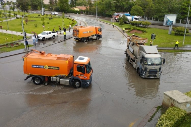 Ankara'yı sel vurdu