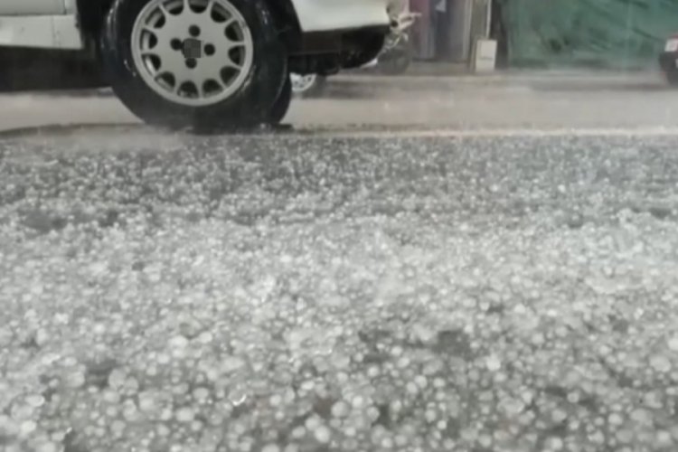Samsun'da dolu ve sağanak etkili oldu