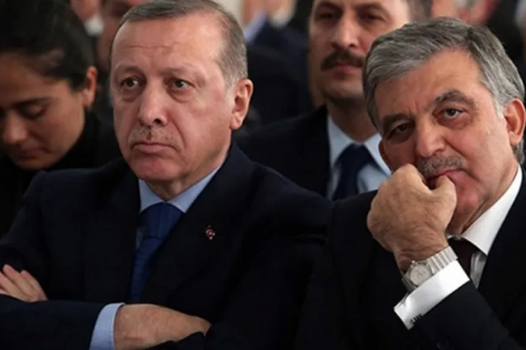 Abdullah G&uuml;l'den Erdoğan'a tebrik telefonu