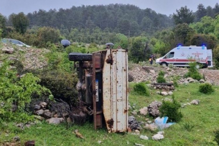 Isparta'da kamyonet şarampole yuvarlandı: 1 &ouml;l&uuml;