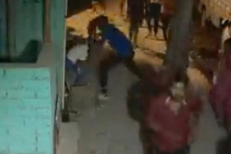 Hindistan'da kız &ccedil;ocuğu defalarca bı&ccedil;aklanarak &ouml;ld&uuml;r&uuml;ld&uuml;
