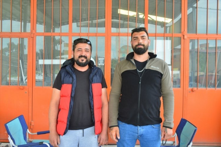 Balıkesir'de mangal i&ccedil;in aldıkları pirzolayı k&ouml;peğe kaptırdılar