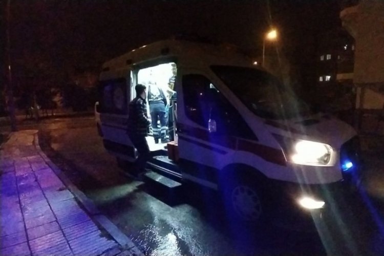 &Ccedil;orum'da tartıştığı eşini karnından ve kolundan bı&ccedil;akladı!